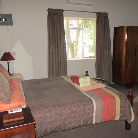 Van Rhyn Guest House Vanrhynsdorp Экстерьер фото