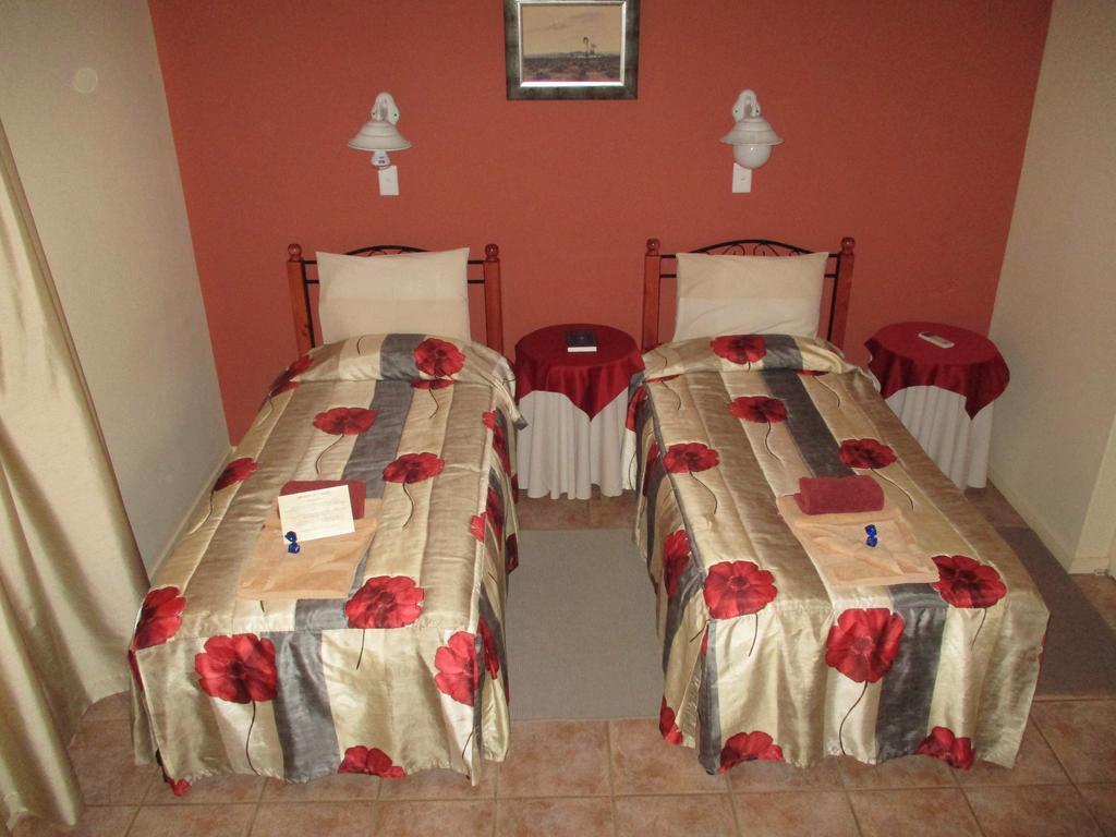 Van Rhyn Guest House Vanrhynsdorp Экстерьер фото