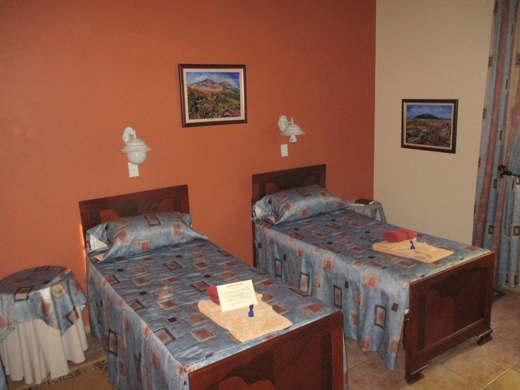 Van Rhyn Guest House Vanrhynsdorp Экстерьер фото