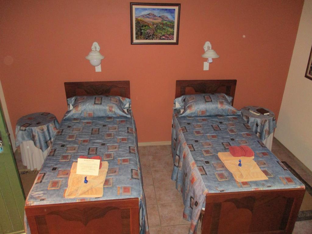 Van Rhyn Guest House Vanrhynsdorp Экстерьер фото
